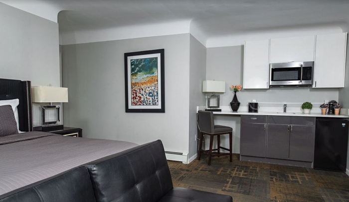 Hotel Royal Oak (Jones Motel, Jones Royal Motor Inn) - Web Listing (newer photo)